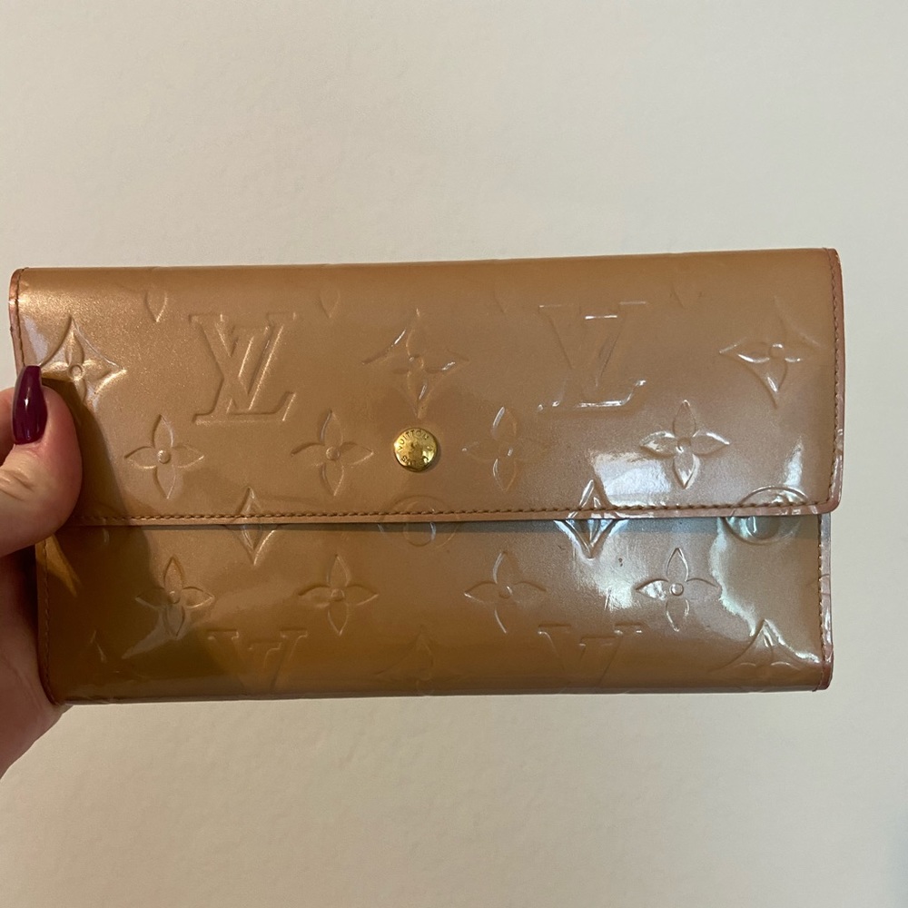 Beautiful full size Louis Vuitton vernis wallet